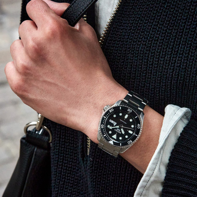 SEIKO 5 Sports SRPD55K1F Ανδρικό Ρολόι Αυτόματο Μαύρο Καντράν Ασημί Μπρασελέ 10 atm